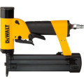 FISSATRICE P-COMPRESSORE AD ARIA DPN2330-XJ 'DEWALT' per battiscopa